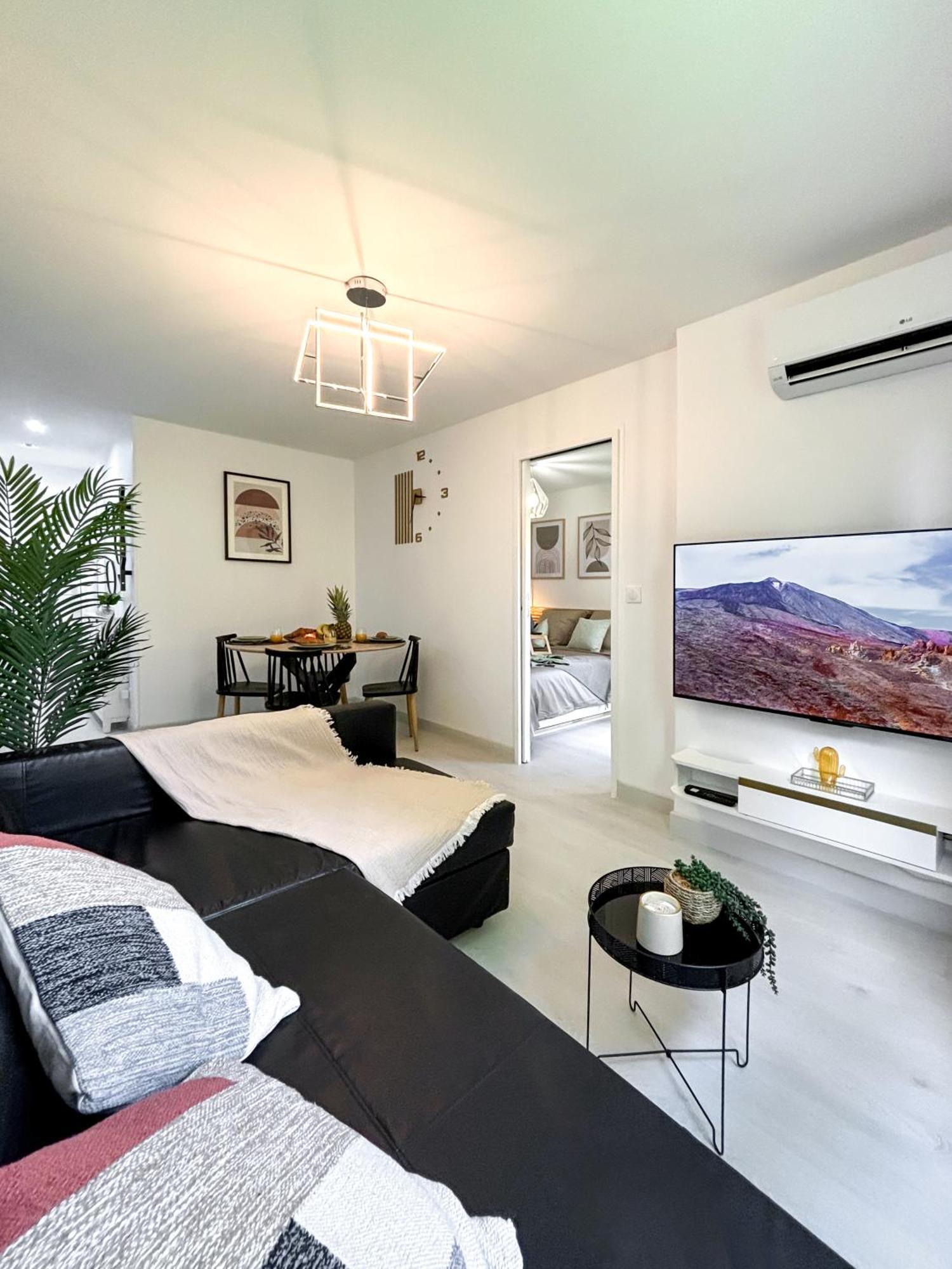 Apartment Paris Le *